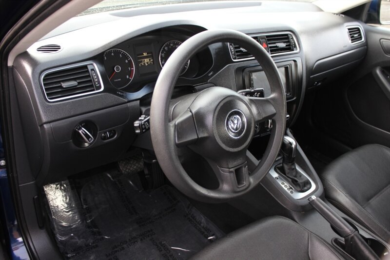 Used 2012 Volkswagen Jetta SE FWD image 9