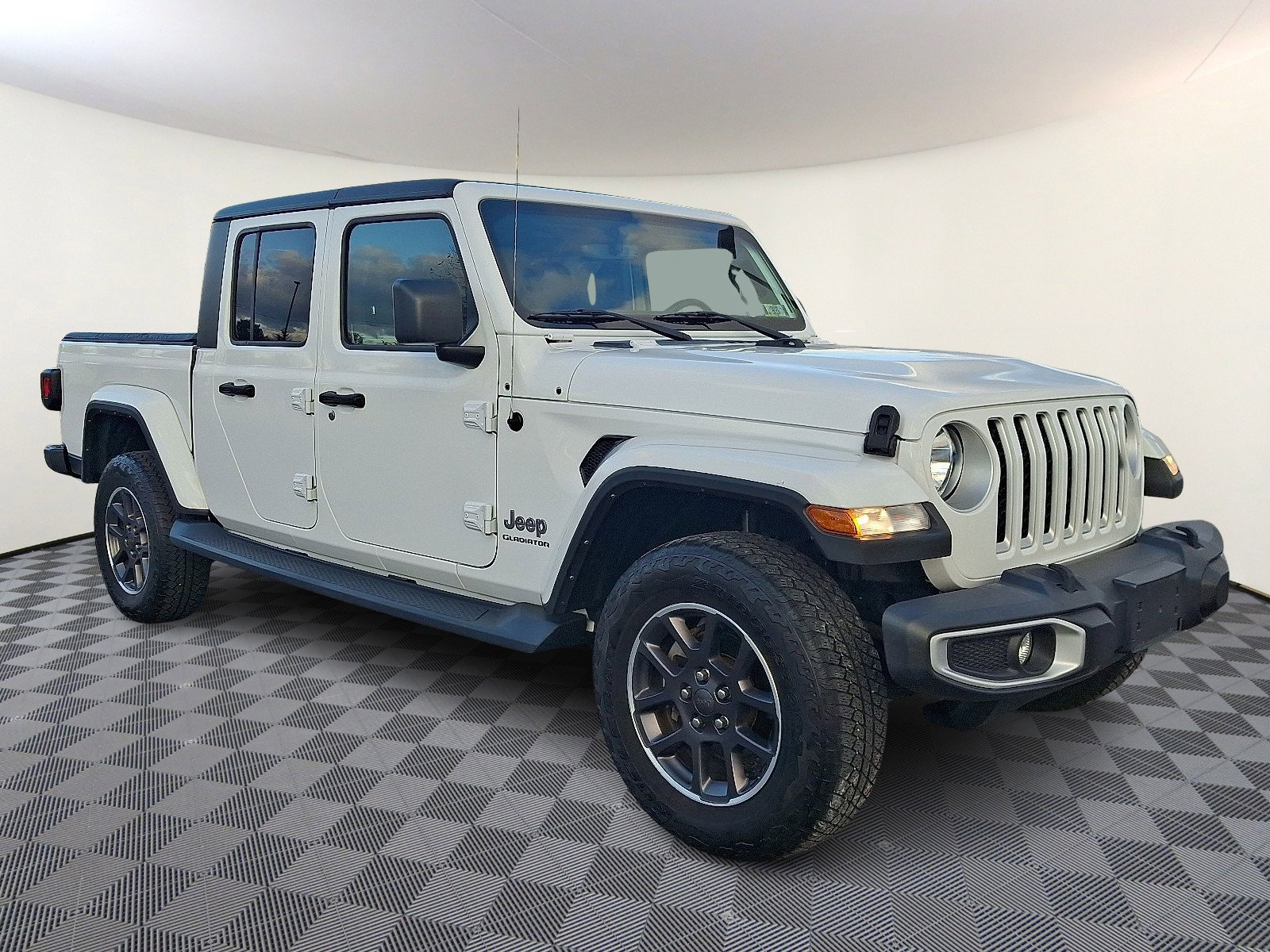 Used 2022 Jeep Gladiator Overland w/ Popular Equipment Package image 5
