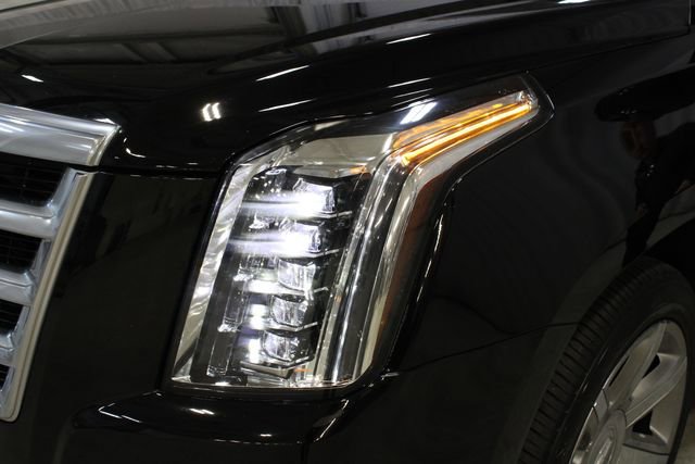 Used 2020 Cadillac Escalade ESV Luxury RWD image 35
