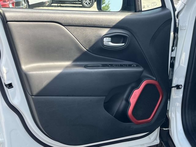 Used 2023 Jeep Renegade Trailhawk AWD/4WD image 14