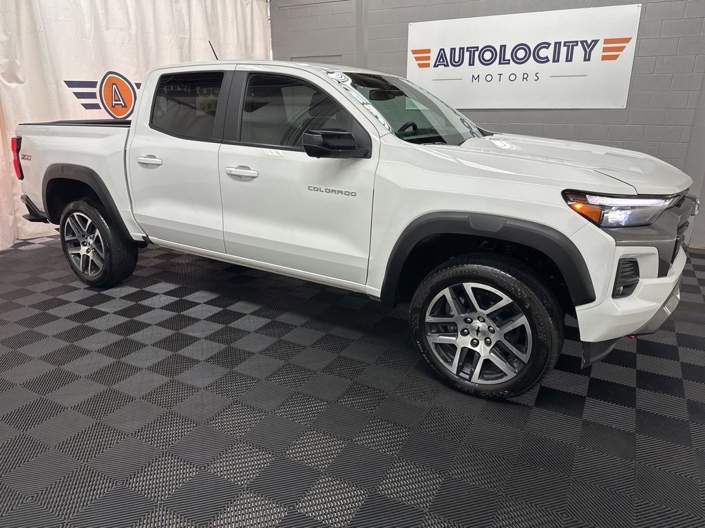 Used 2024 Chevrolet Colorado Z71 w/ Z71 Convenience Package 2
