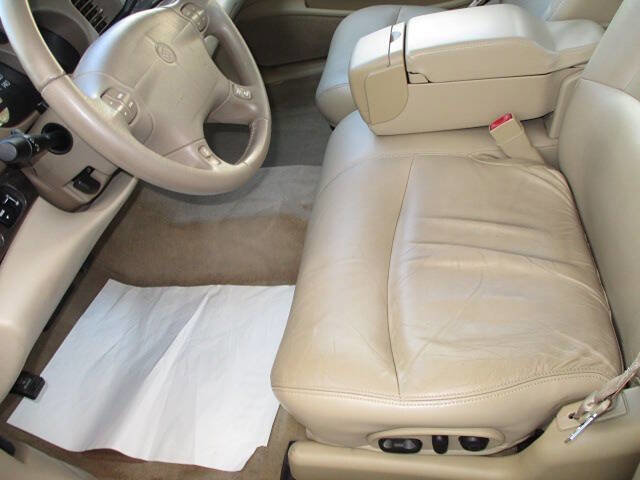 Used 2004 Buick Le Sabre Limited w/ Celebration Edition Package FWD image 16