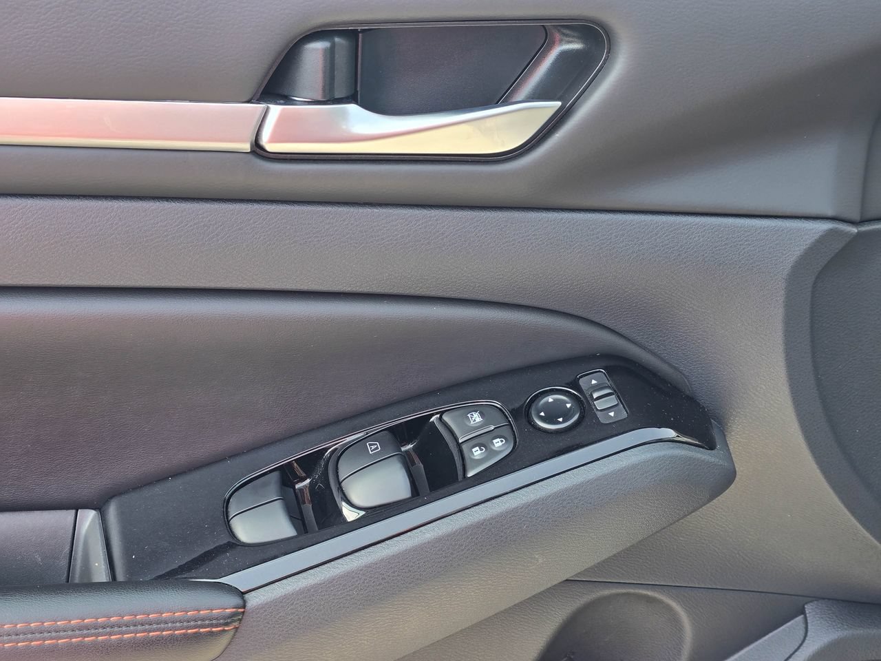 Used 2025 Nissan Altima 2.5 SR FWD image 8