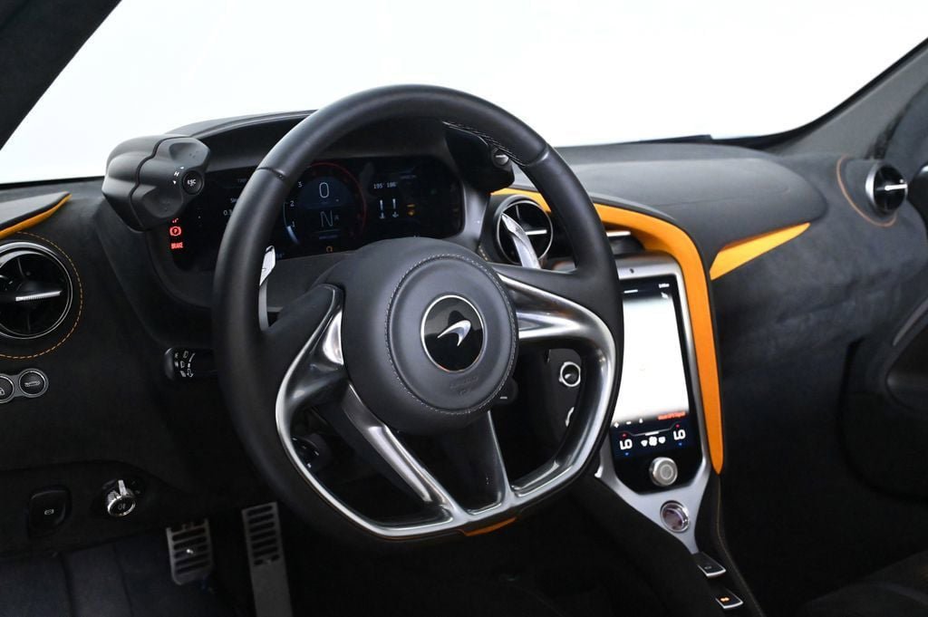 Used 2024 McLaren 750S Spider RWD image 10