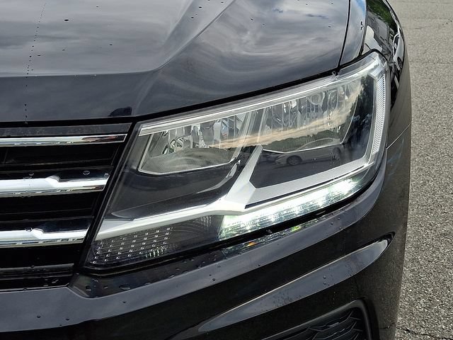 Used 2020 Volkswagen Tiguan SE AWD/4WD image 9