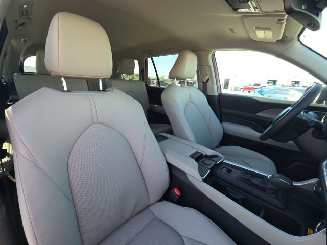 Used 2025 Toyota Grand Highlander FWD image 22