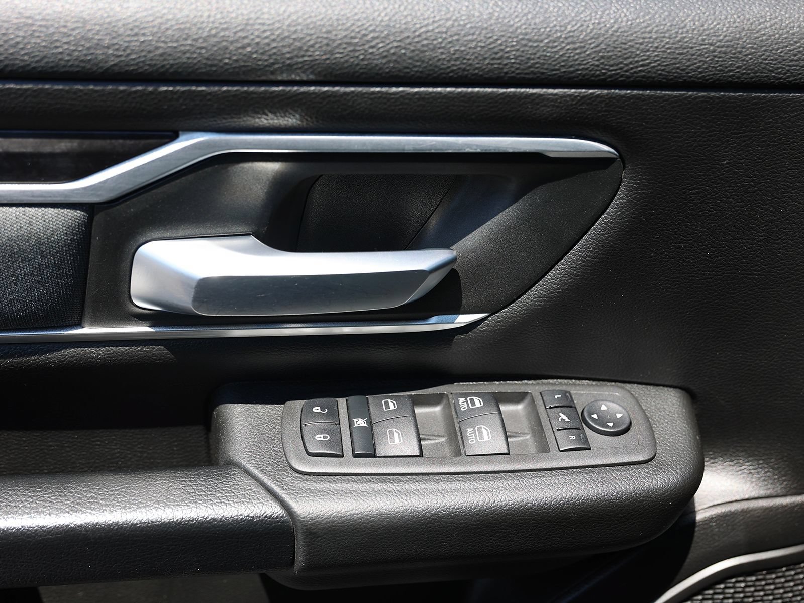 Used 2022 RAM 1500 Big Horn AWD/4WD image 40