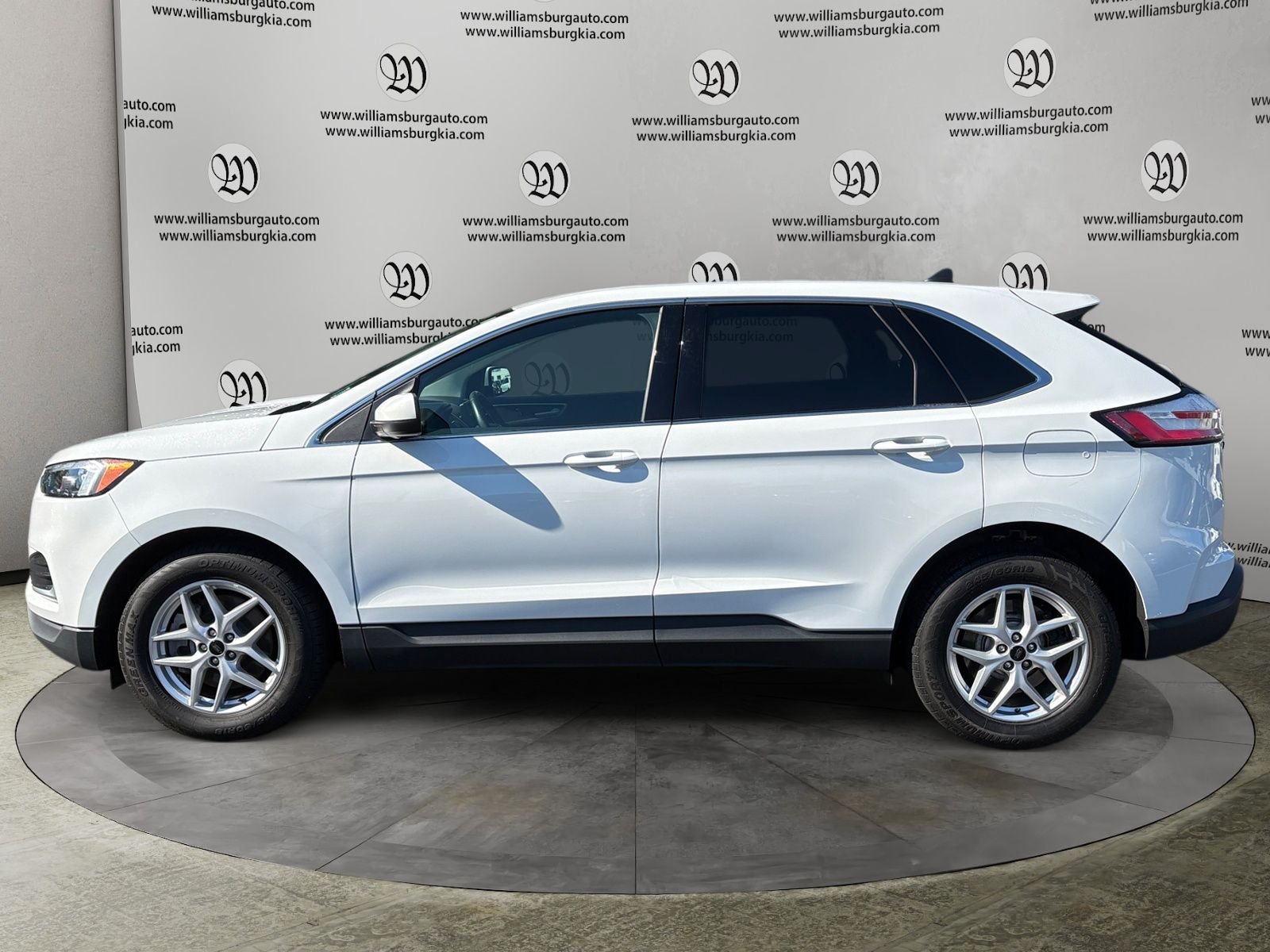 Used 2024 Ford Edge SEL AWD/4WD image 2