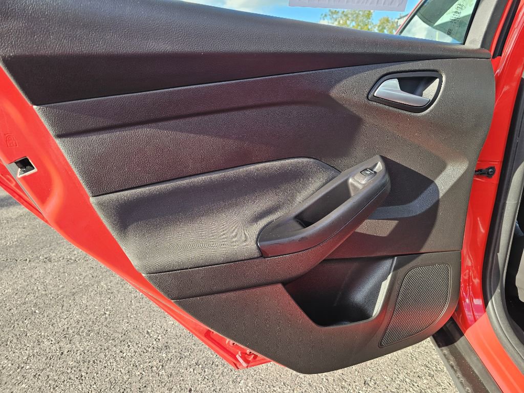 Used 2016 Ford Focus SE w/ Equipment Group 201A image 40