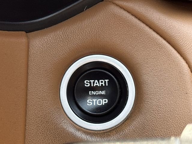 Used 2019 Land Rover Range Rover Velar R-Dynamic SE AWD/4WD image 16