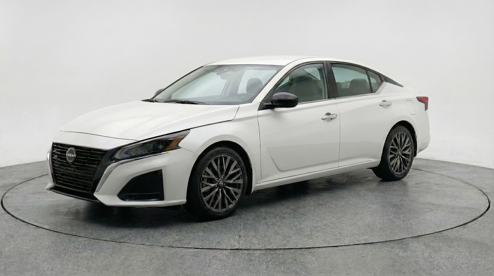 Used 2025 Nissan Altima 2.5 SV image 3