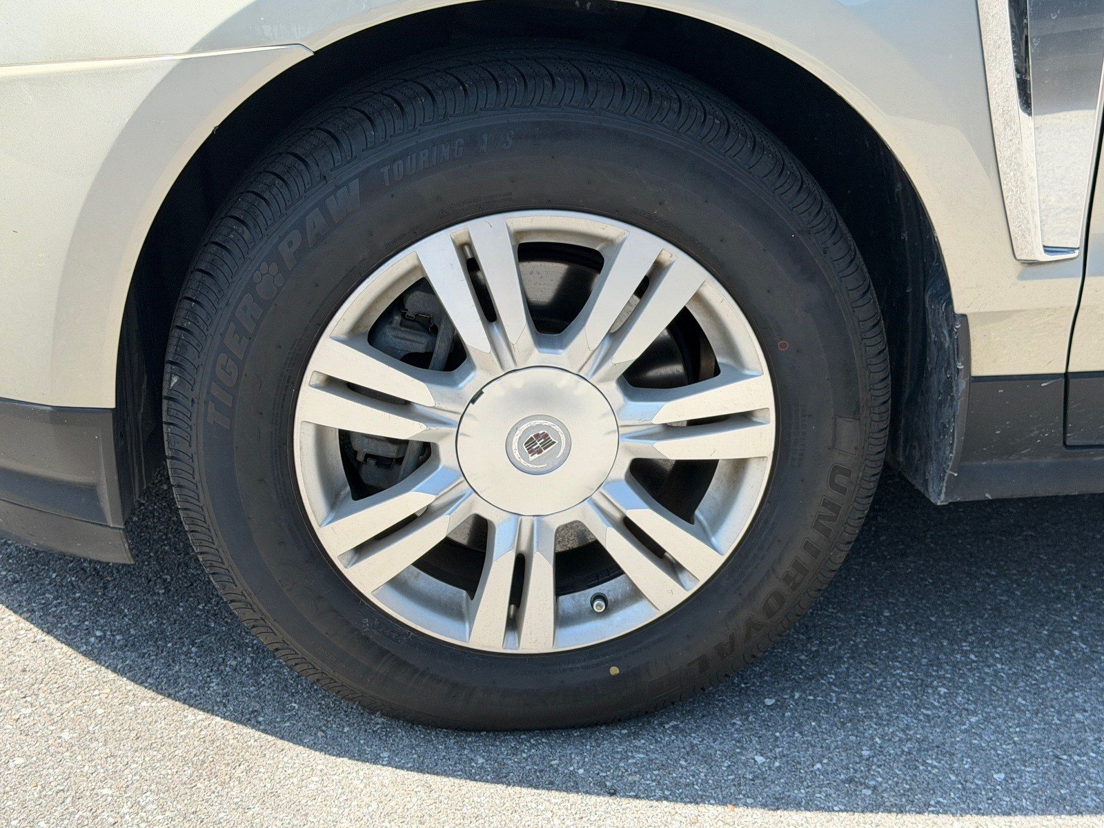 Used 2013 Cadillac SRX Luxury w/ Driver Awareness Package FWD image 9