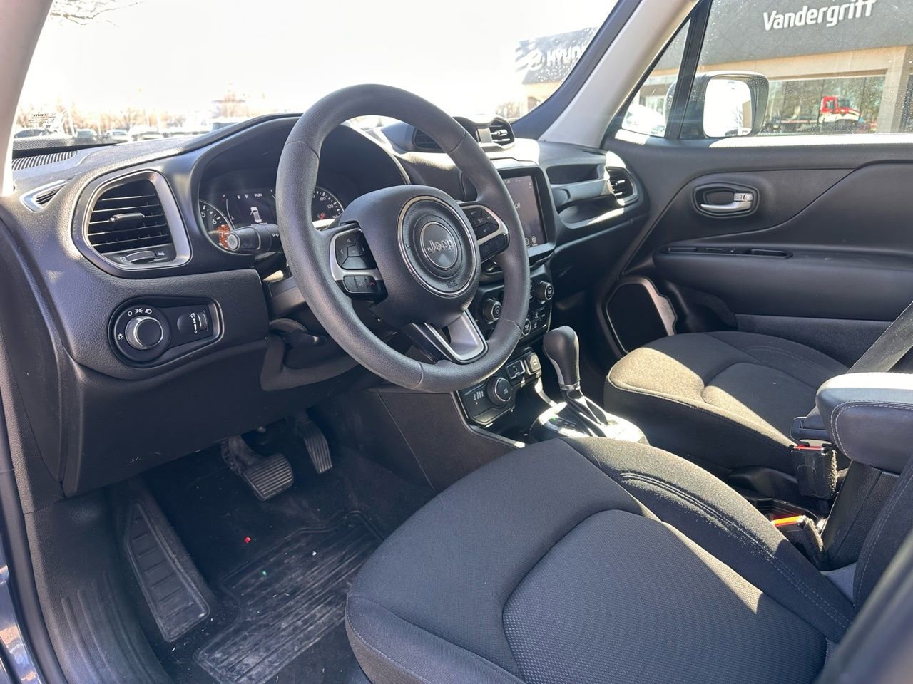 Used 2023 Jeep Renegade Latitude image 17