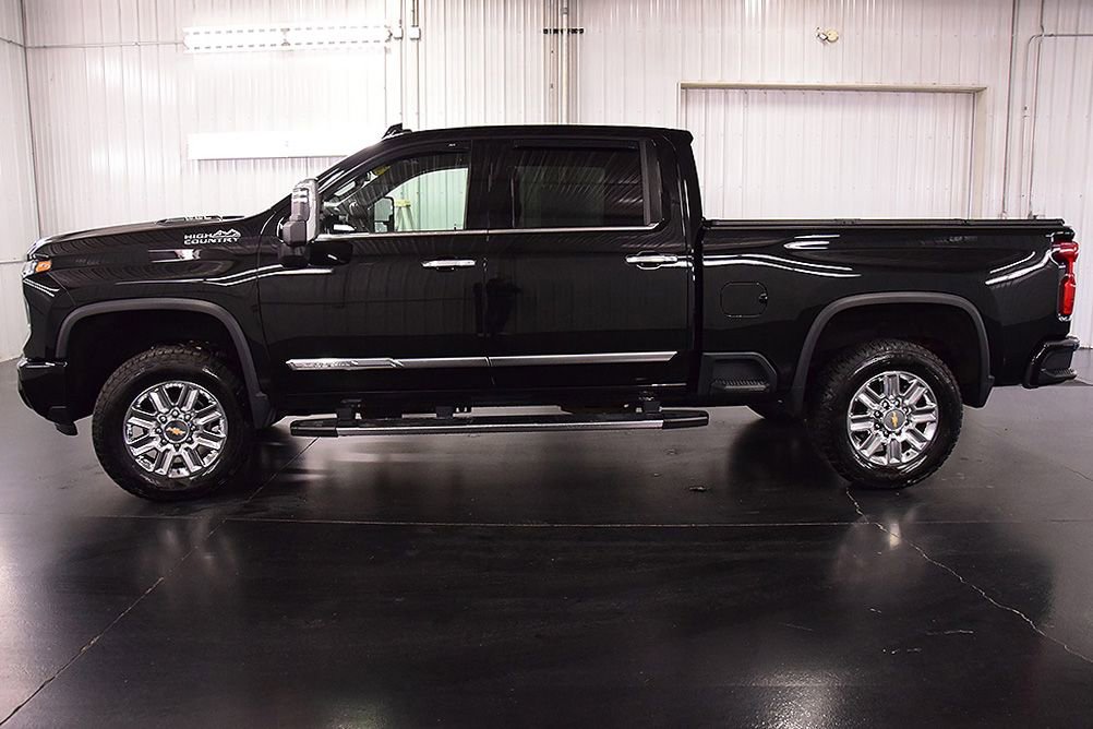 Used 2024 Chevrolet Silverado 2500 High Country w/ Z71 Off-Road Package AWD/4WD image 4