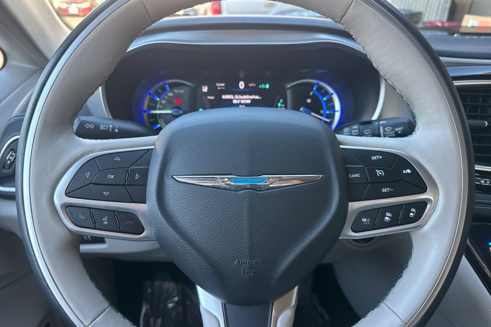 Used 2020 Chrysler Pacifica Limited w/ Advanced Safetytec Group FWD image 33