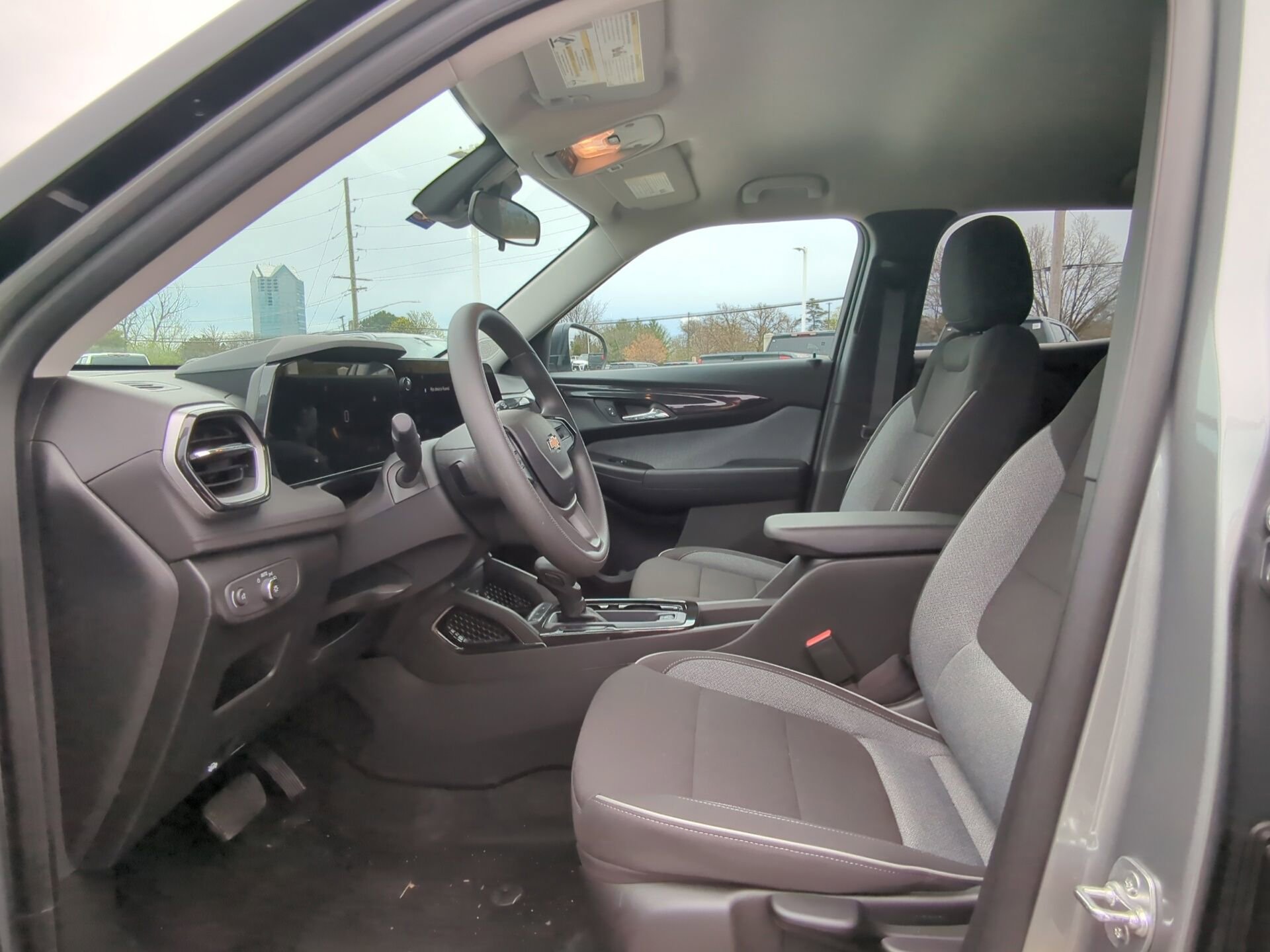 Used 2025 Chevrolet TrailBlazer LS w/ LS Convenience Package FWD image 13