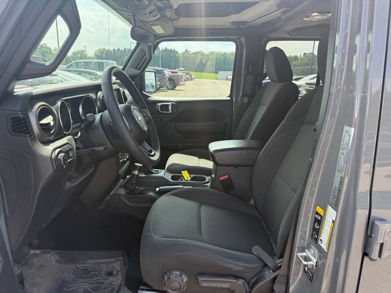Used 2023 Jeep Gladiator Sport AWD/4WD image 3