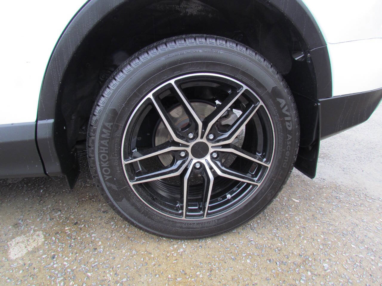Used 2016 Toyota RAV4 SE image 26