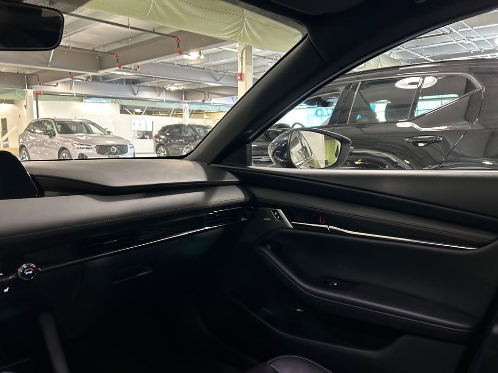 Used 2019 MAZDA MAZDA3 Hatchback w/ Premium Package image 24