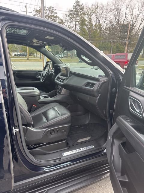 Used 2023 Chevrolet Suburban RST w/ Sport Performance Package image 19