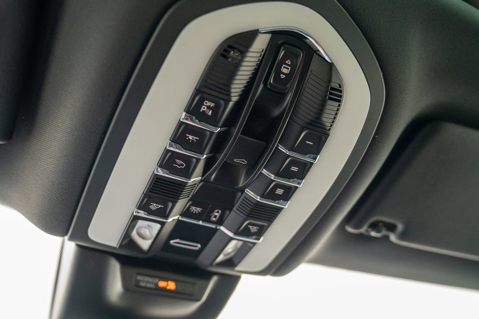 Certified 2025 Porsche Macan image 19