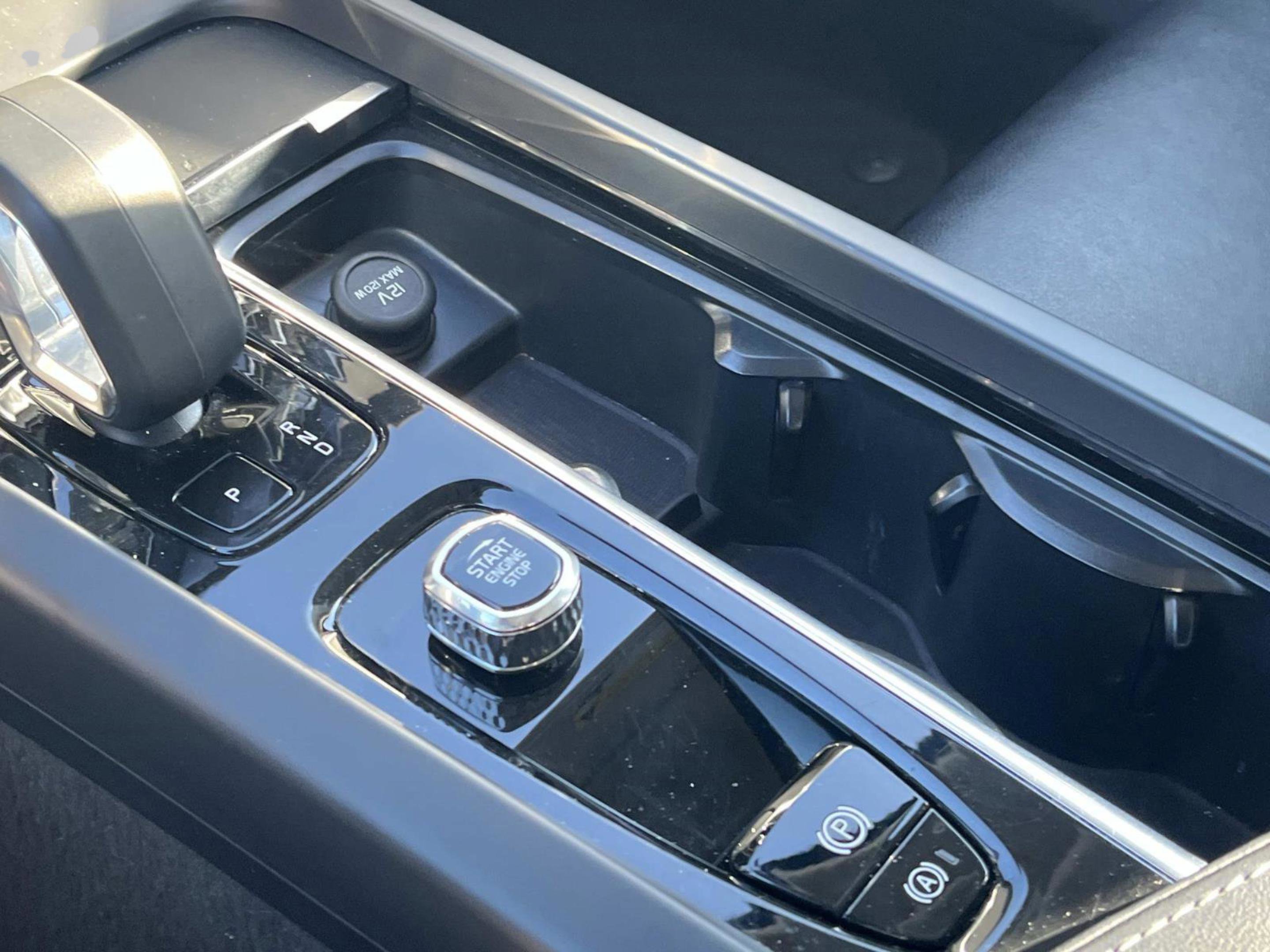 Used 2024 Volvo S60 B5 Core image 33