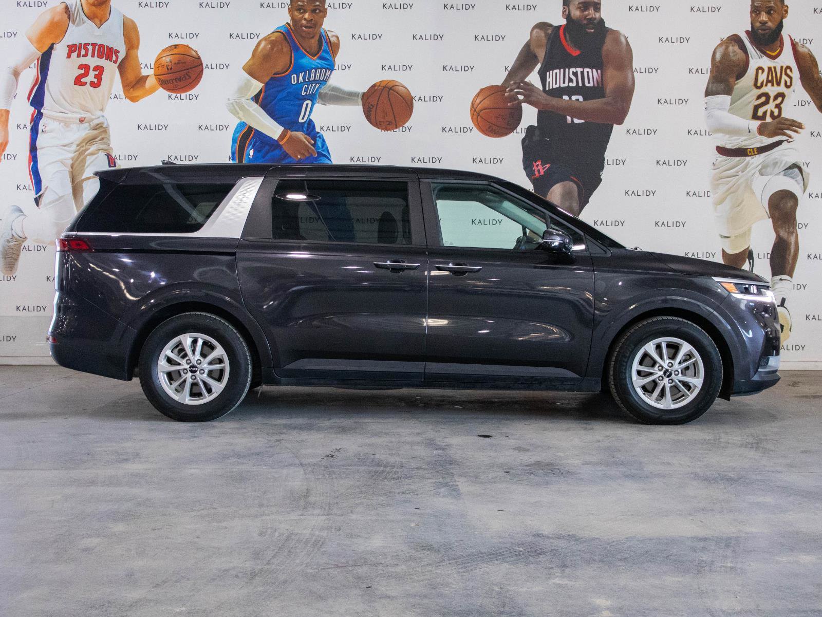 Used 2024 Kia Carnival LX image 17