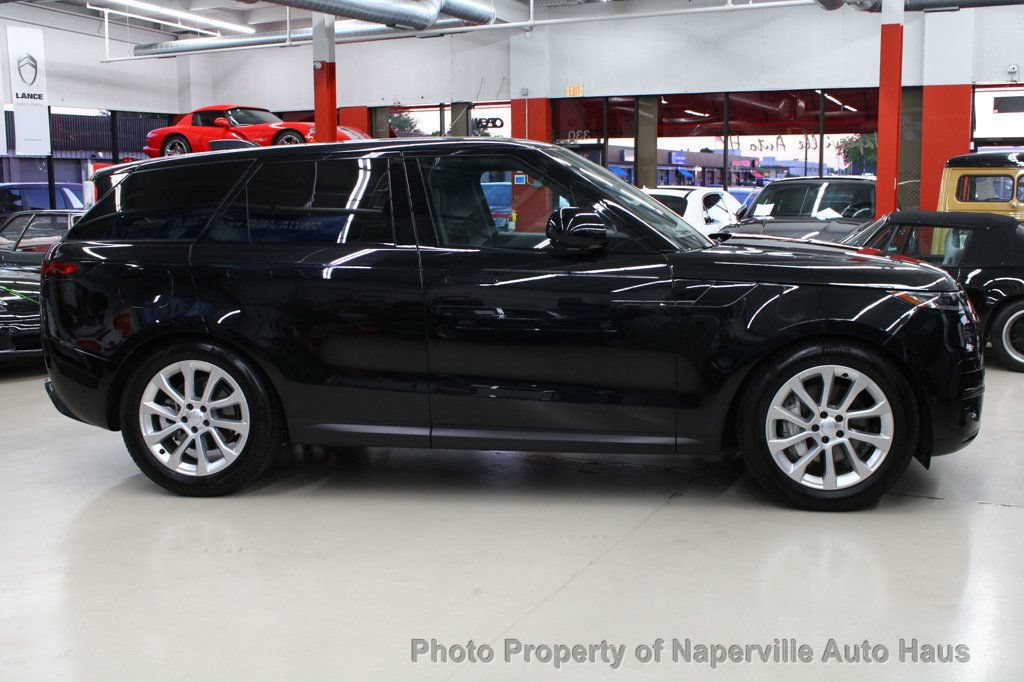 Used 2025 Land Rover Range Rover Sport SE AWD/4WD image 8