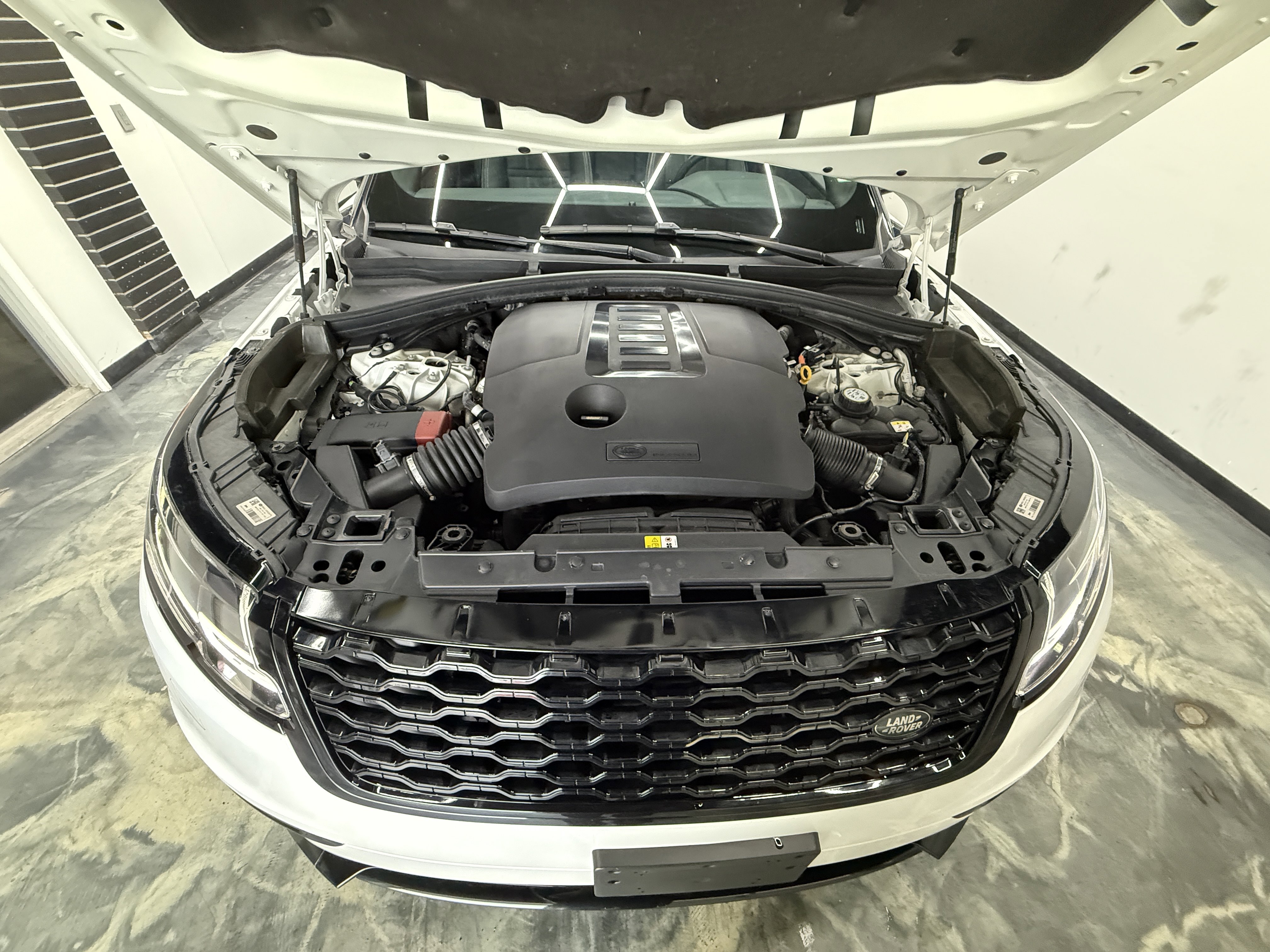 Used 2023 Land Rover Range Rover Velar R-Dynamic S image 30