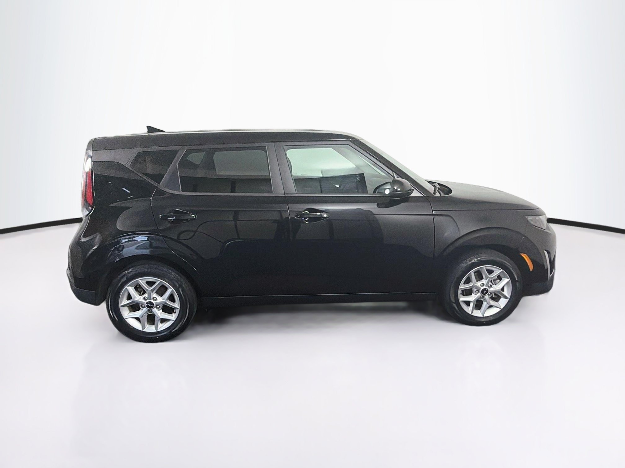 Used 2025 Kia Soul LX w/ LX Technology Package FWD image 10