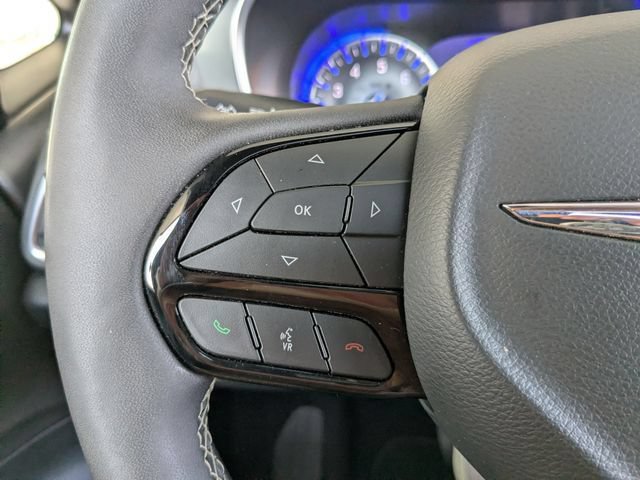 Used 2025 Chrysler Pacifica Limited FWD image 19