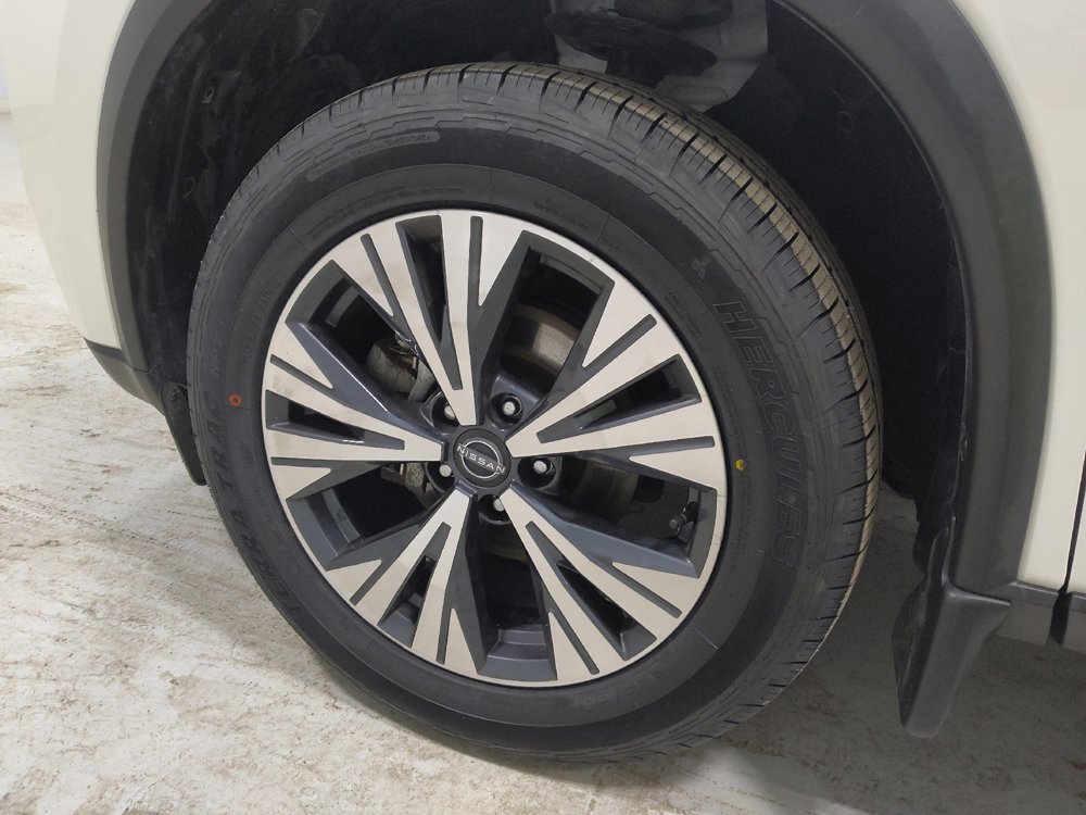 Used 2023 Nissan Rogue SV image 31