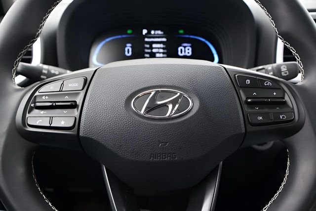 Used 2023 Hyundai Venue Limited image 19