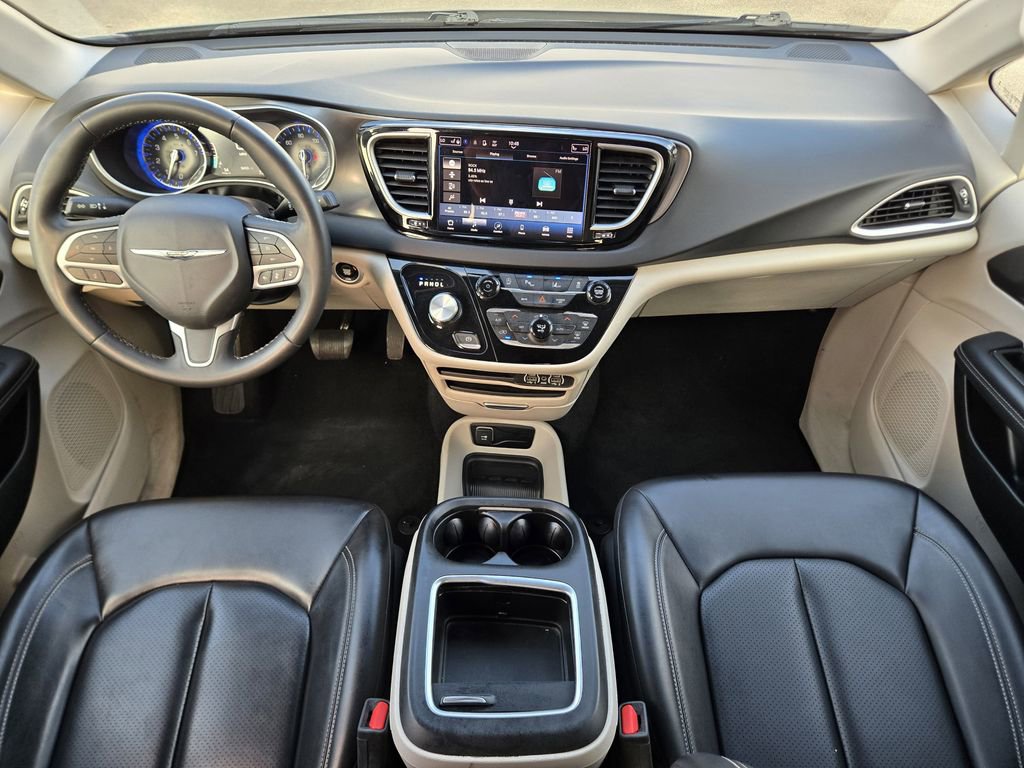 Used 2023 Chrysler Pacifica Touring-L FWD image 14