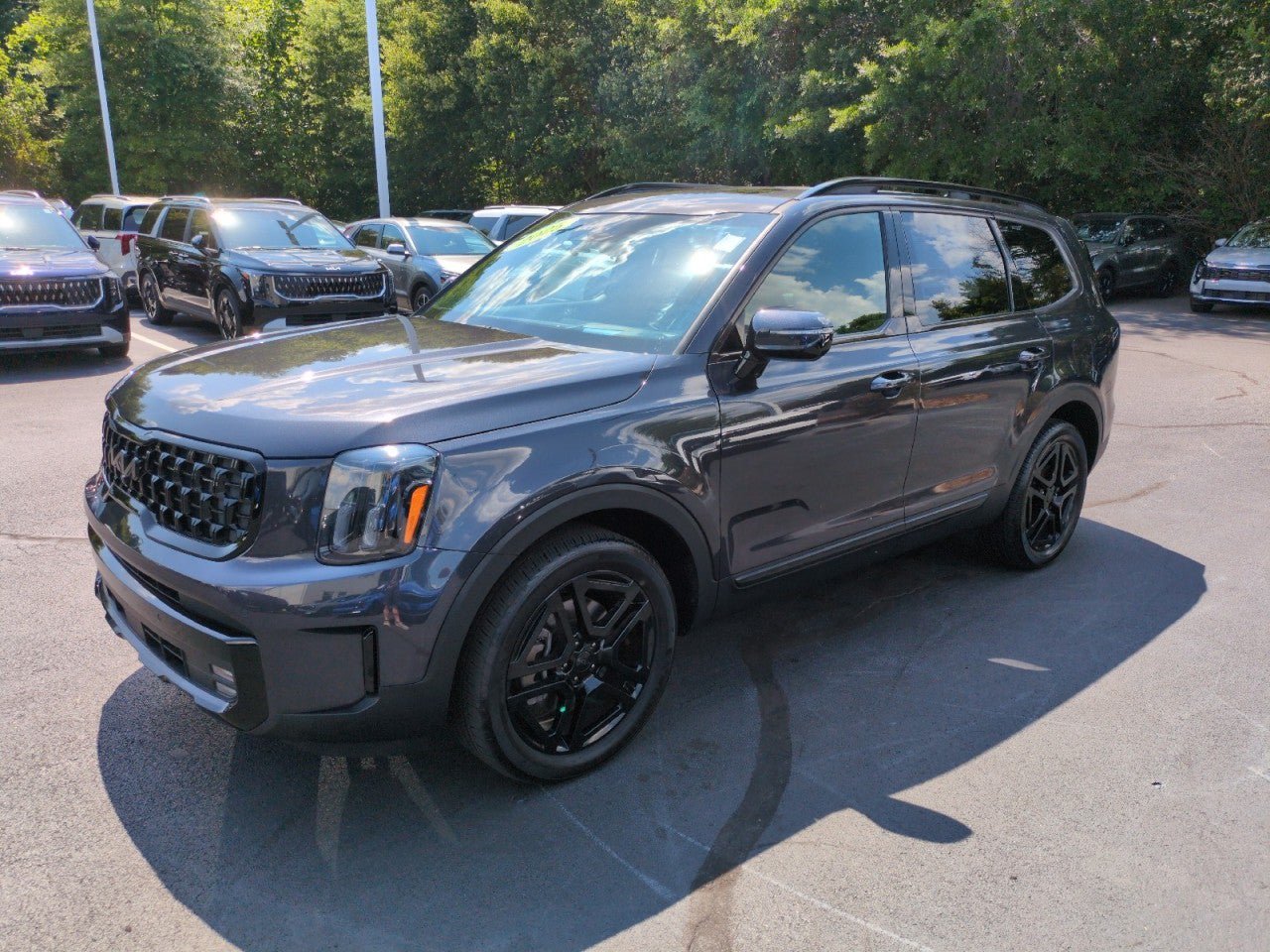 Certified 2025 Kia Telluride SX Prestige X-Line AWD/4WD image 3