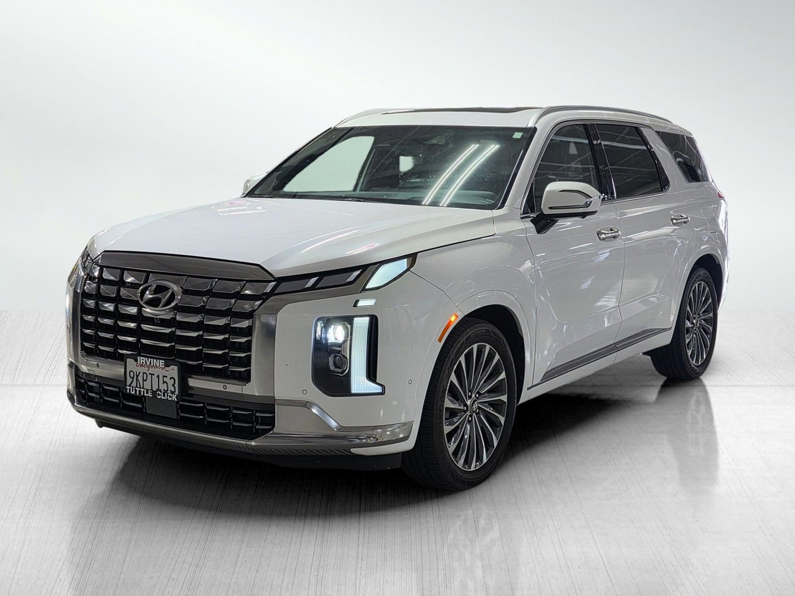 Used 2024 Hyundai Palisade Calligraphy image 3
