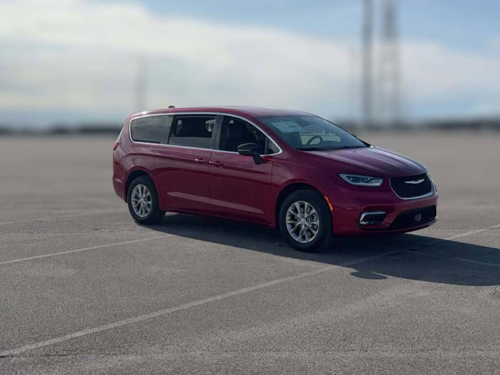 New 2026 Chrysler Pacifica Select image 16