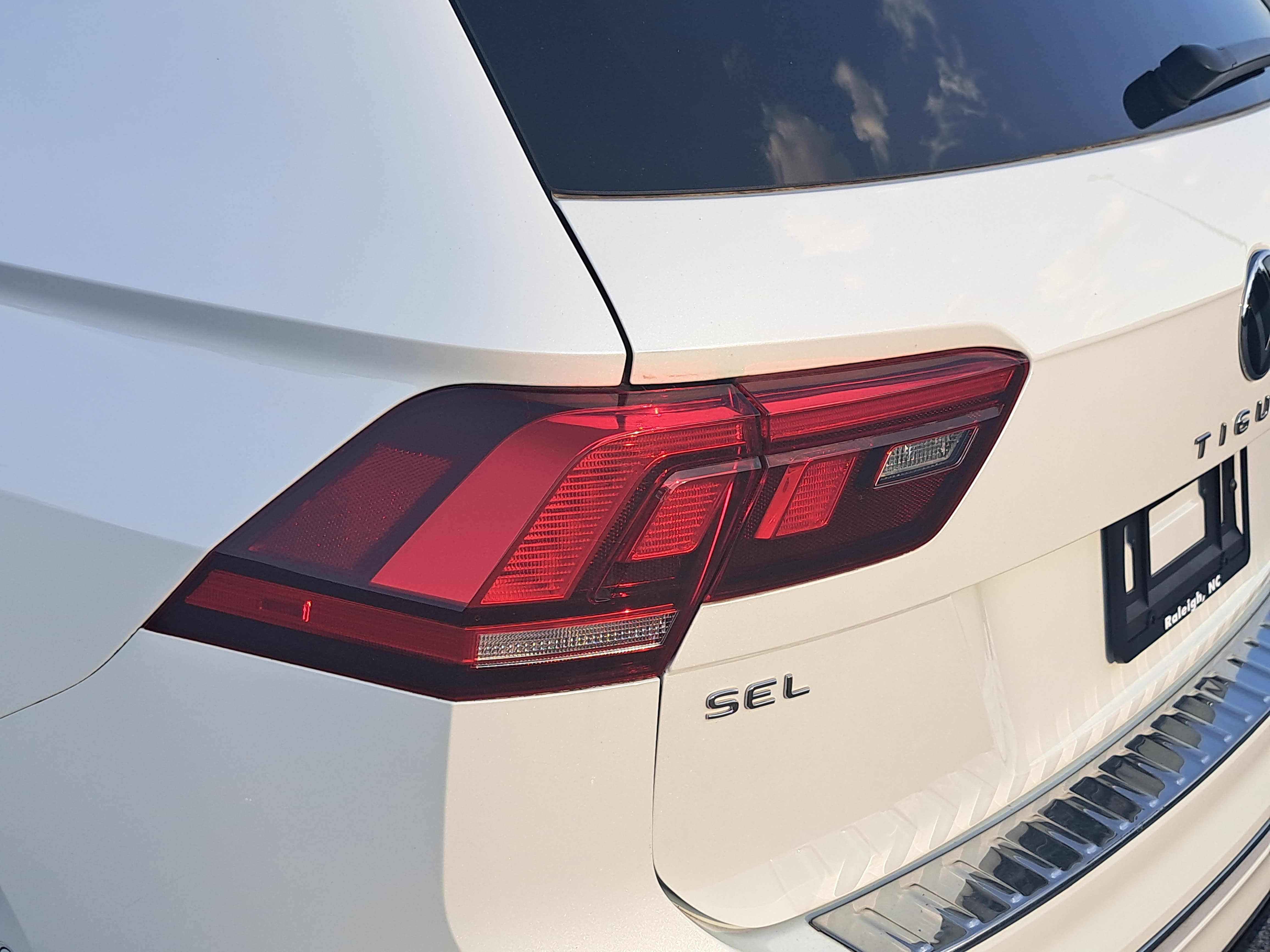 Certified 2023 Volkswagen Tiguan SEL R-Line AWD/4WD image 36