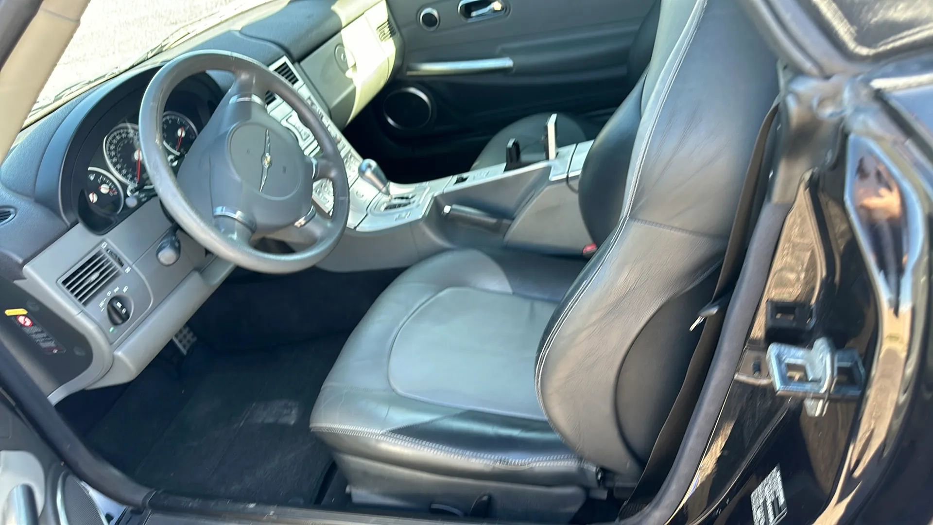 Used 2005 Chrysler Crossfire Limited image 28