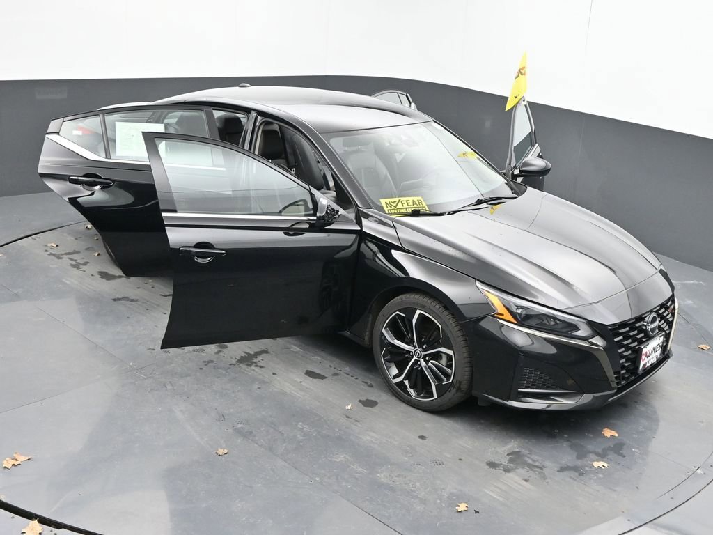 Used 2024 Nissan Altima 2.5 SR FWD image 61
