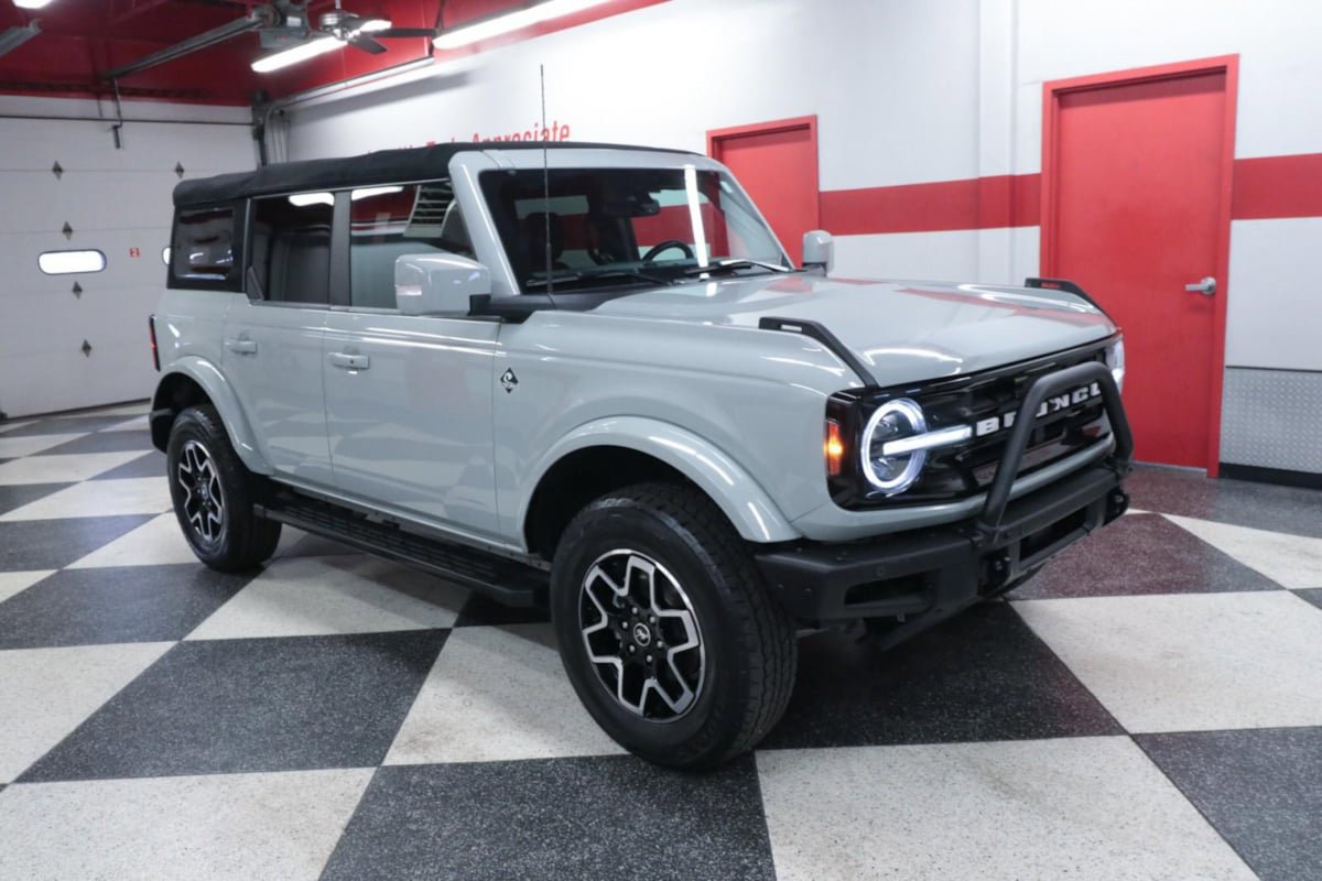 Used 2022 Ford Bronco Outer Banks image 3