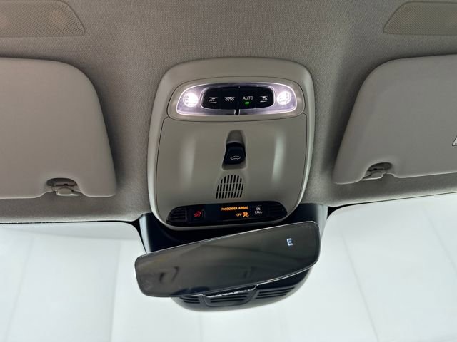 Used 2020 Volvo XC40 T5 Momentum image 24