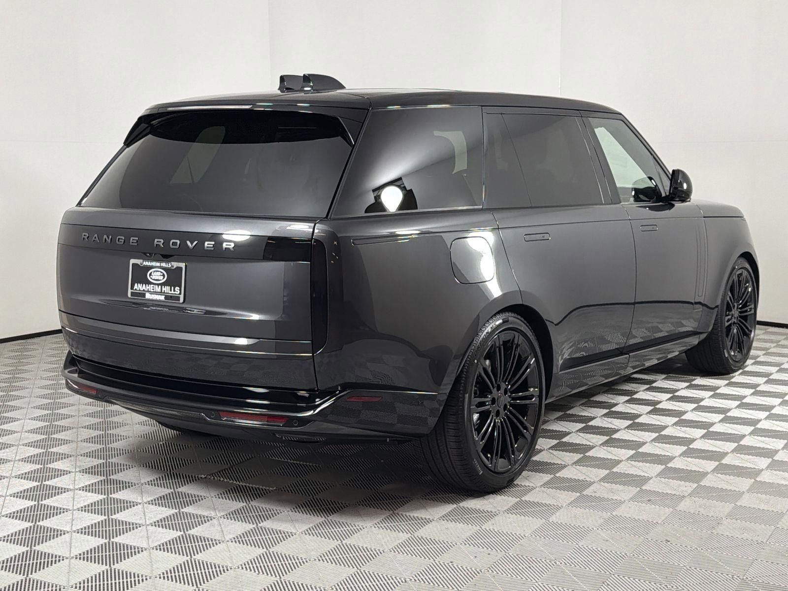 New 2026 Land Rover Range Rover Long Wheelbase SE image 5