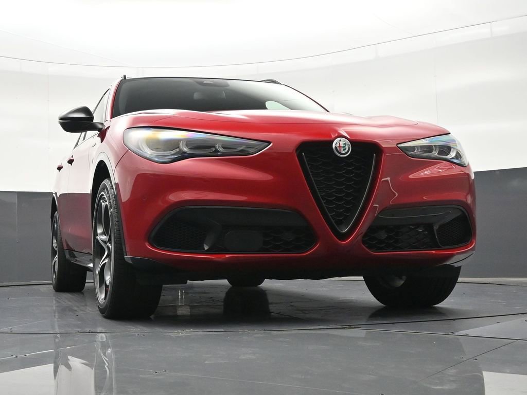 Used 2024 Alfa Romeo Stelvio Veloce AWD/4WD image 32