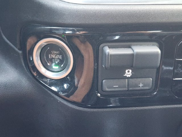 Used 2025 Chevrolet Silverado 2500 High Country w/ Technology Package AWD/4WD image 8