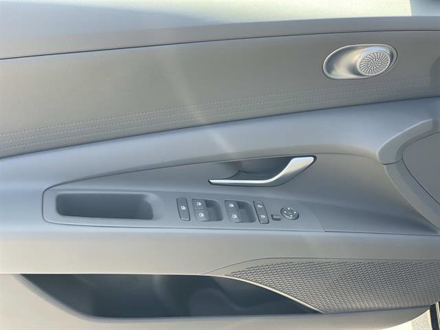 New 2026 Hyundai Elantra SE FWD image 18