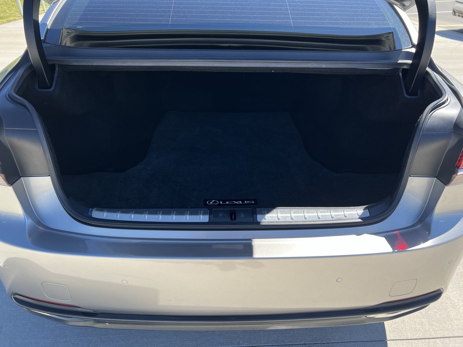 Used 2018 Lexus LS 500 w/ Accessory Package (Z2) RWD image 34