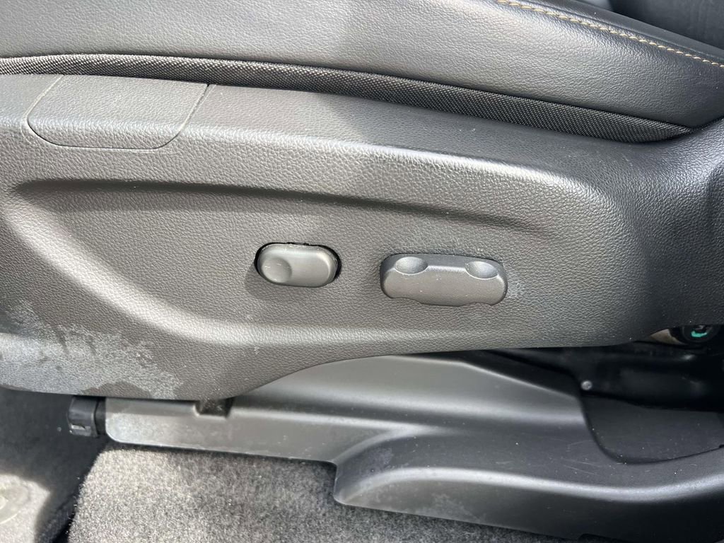 Used 2020 Chevrolet Trax LT w/ LT Convenience Package FWD image 17