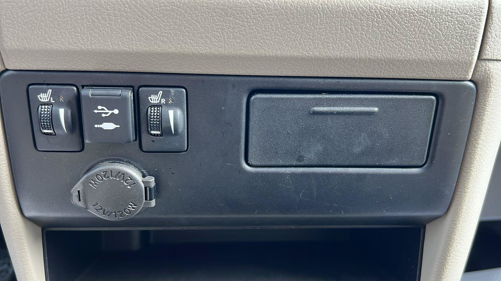Used 2020 Toyota Sienna XLE w/ XLE Navigation Package FWD image 26