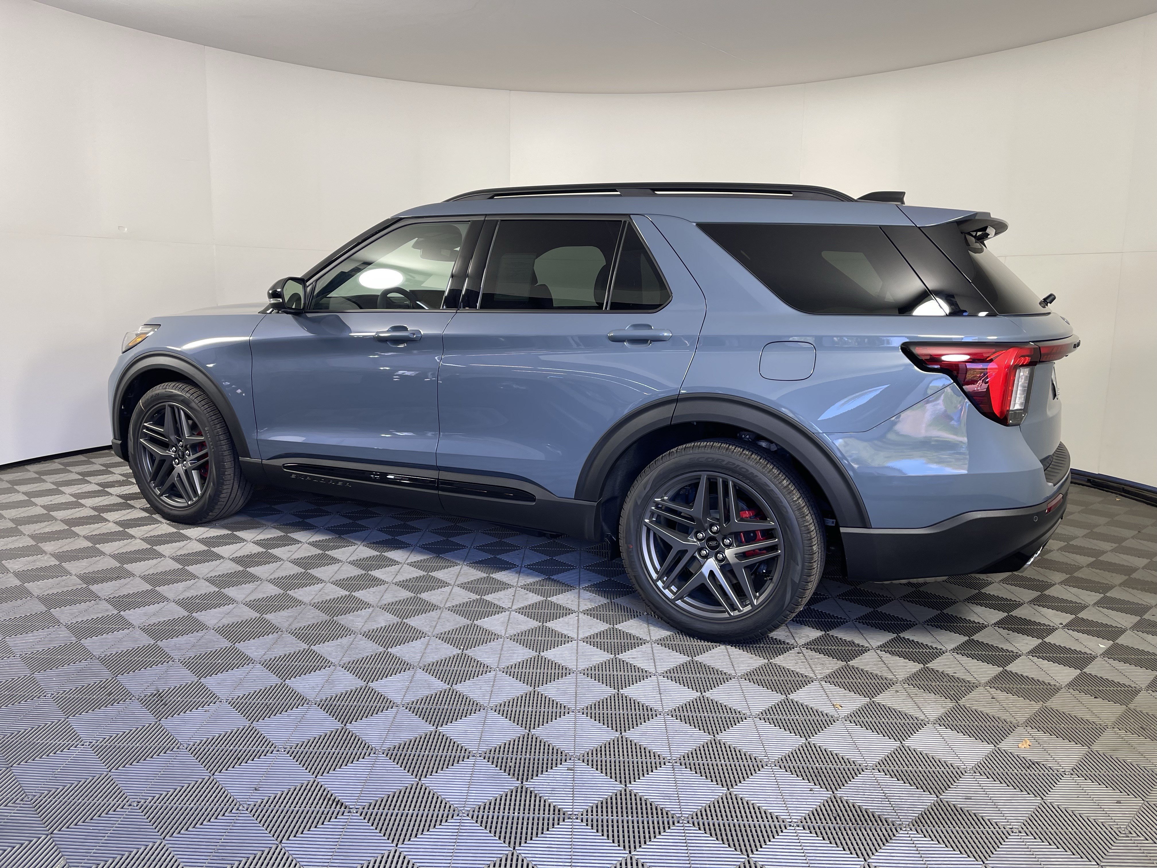 New 2026 Ford Explorer ST w/ Sun And Sound Package AWD/4WD image 2
